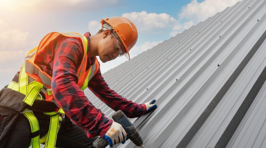 GAF certified roofer in Long Island, KS