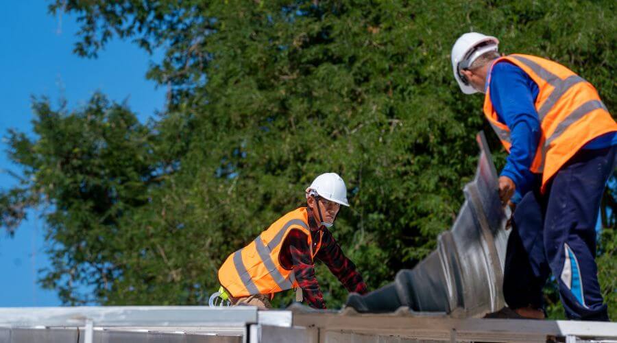 Expert Emergency Roof Repairs services in Long Island, KS